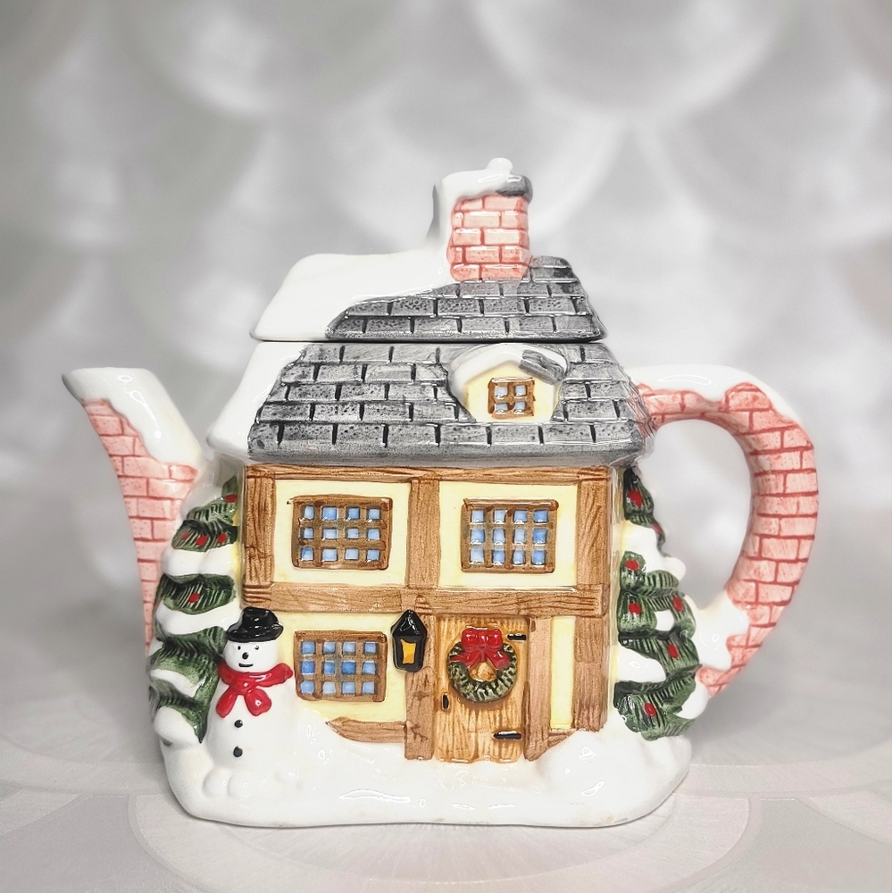 Charming Holiday Cottage Teapot